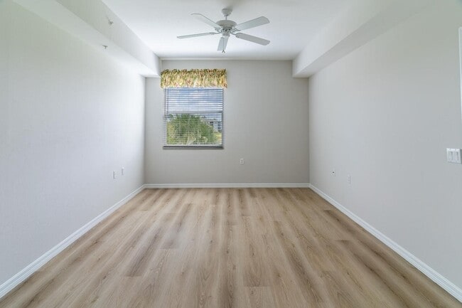 Building Photo - Available Now – Annual Rental with Golf Me...