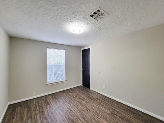 Building Photo - 3416 Europa St