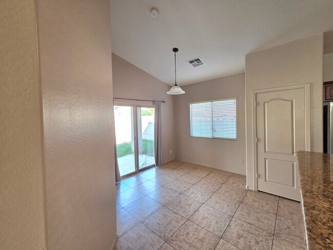 Building Photo - Beautiful 4 Bed/2 Bath in Goodyear!