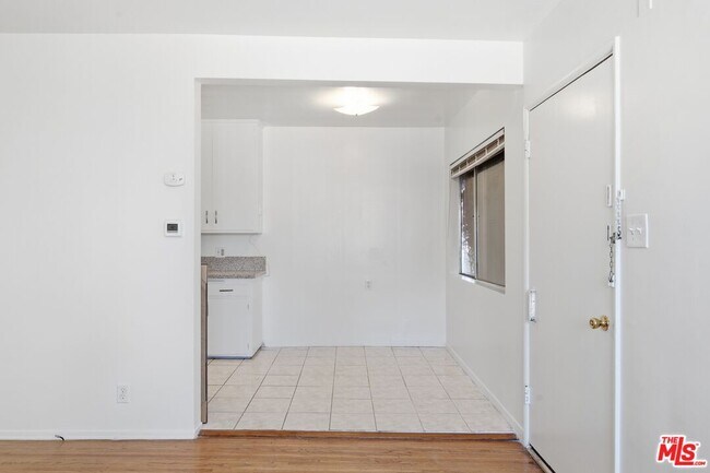 Building Photo - 2544 Thurman Ave.