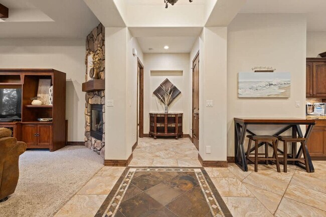 Building Photo - 1922 N Pebble Beach Dr