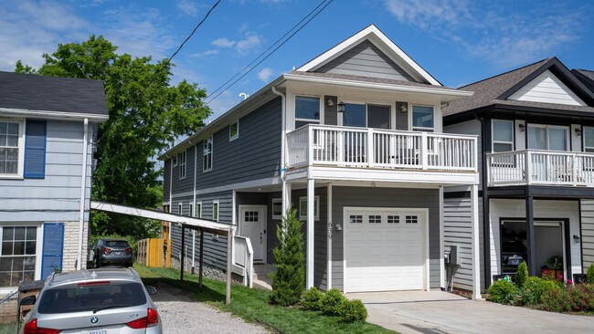 Building Photo - 639 Vernon Ave