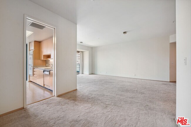 Building Photo - 10490 Wilshire Blvd