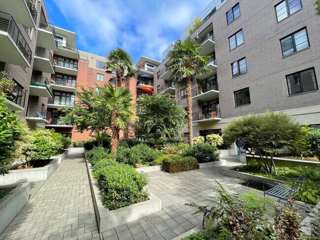 Building Photo - Gorgeous Furnished Pearl District Condo - ...