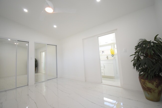 Building Photo - 3541 NW 37th Ave