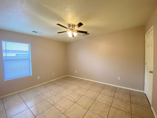 Building Photo - 2BR/1Bath - 4 Plex in Rio Rancho