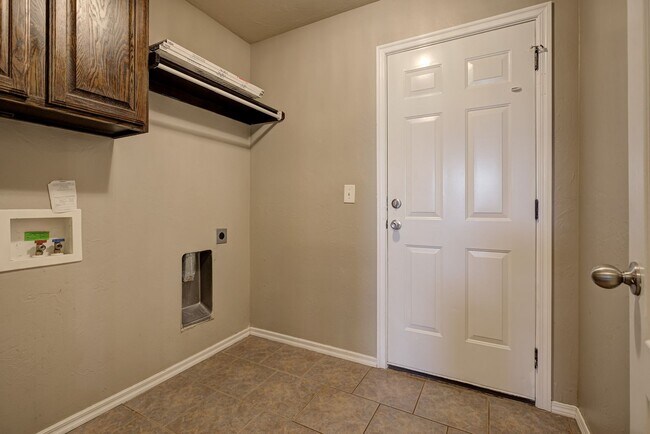 Building Photo - Spacious 4-Bedroom Home with Modern Upgrad...