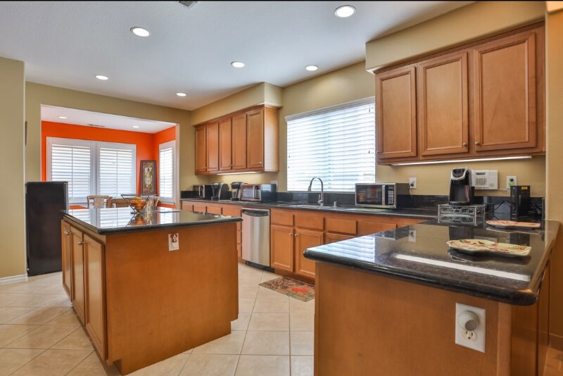 Building Photo - 8418 Lourenco Ln