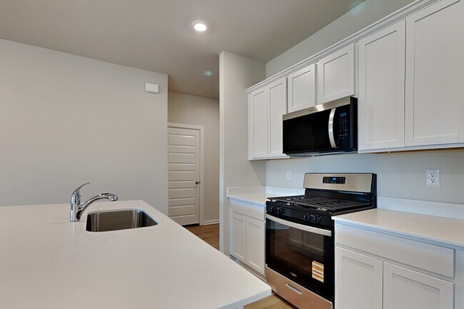 Building Photo - 2921 Ember Dr