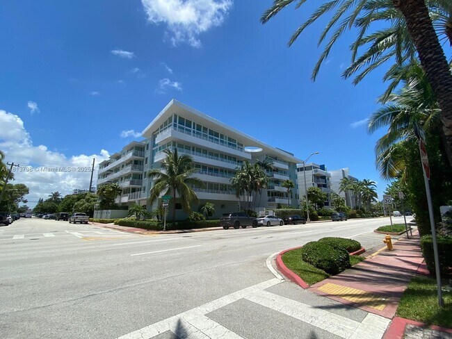 Building Photo - 7800 Collins Ave