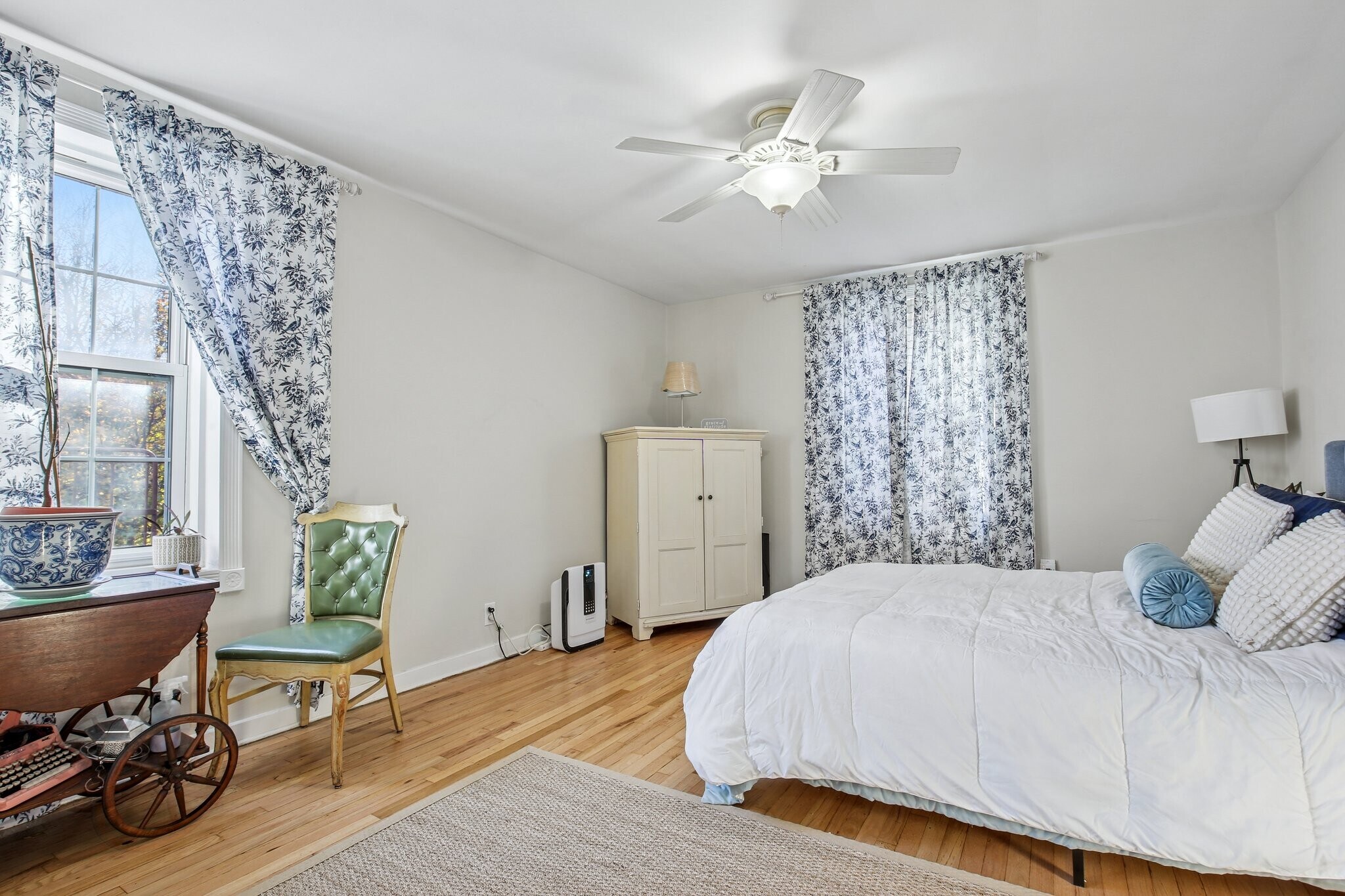 Bedroom - 8600 Boulevard East