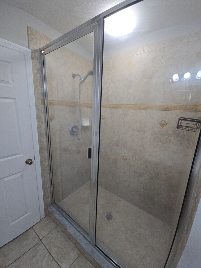 Building Photo - Modern 3 Bedroom 2.5 Bath in Gibsonton (**...