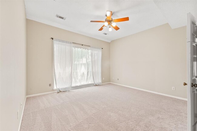 Building Photo - 17827 Scenic Oaks Dr