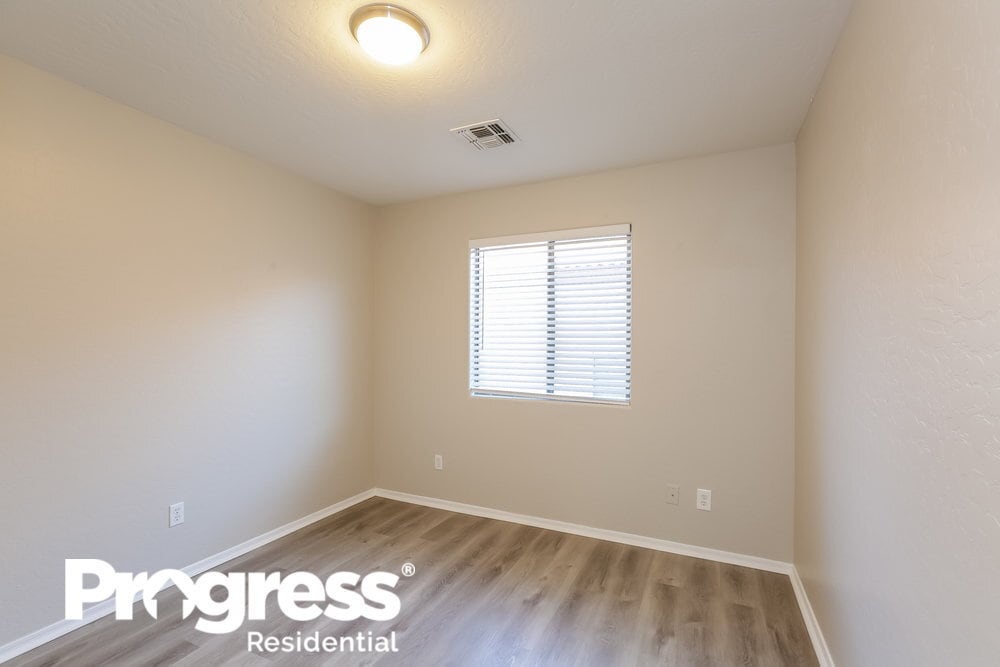 Building Photo - 10974 W Manzanita Dr