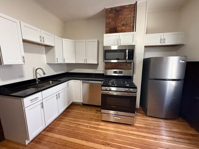 Building Photo - 187-189 E Whittier St