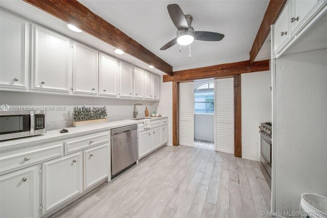 Building Photo - 320 W 55th St