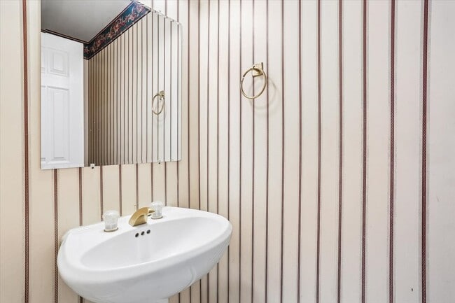 Building Photo - 14104 Parker Farm Way