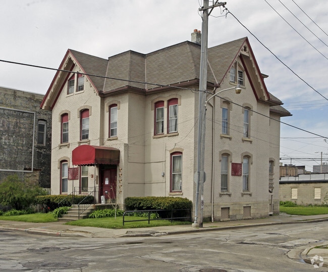 Primary Photo - 703 S 5th St