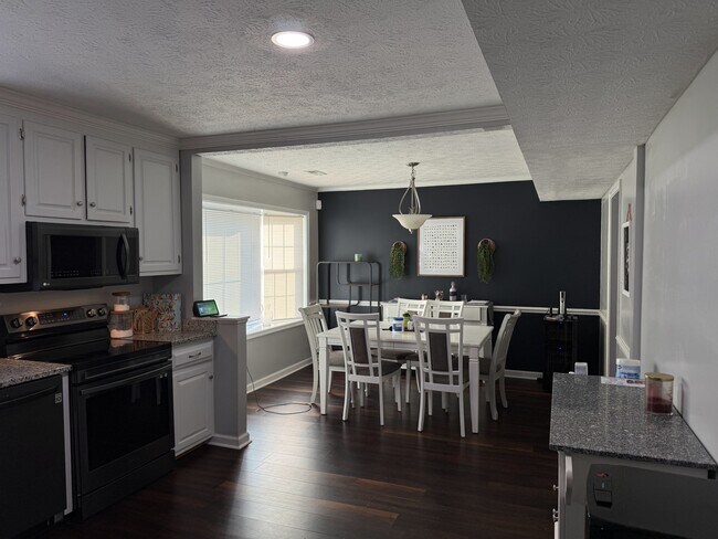 Building Photo - 749 Terrace Dr