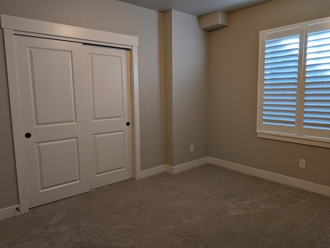 Building Photo - 5055 River Roads Dr