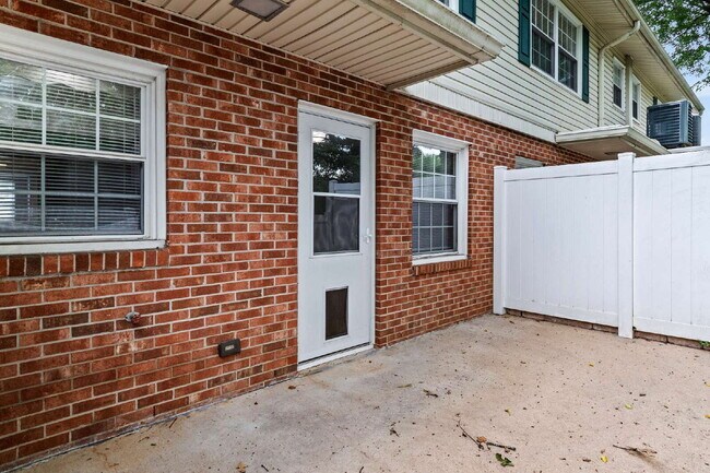 Building Photo - "Charming 2-Bed Condo in Greensboro with Spacious Layout, community clubhouse and POOL!"
