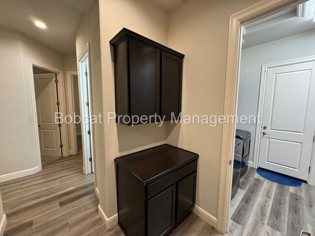 Building Photo - 925 Cranfield Ct