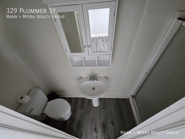 Building Photo - 329 Plummer St