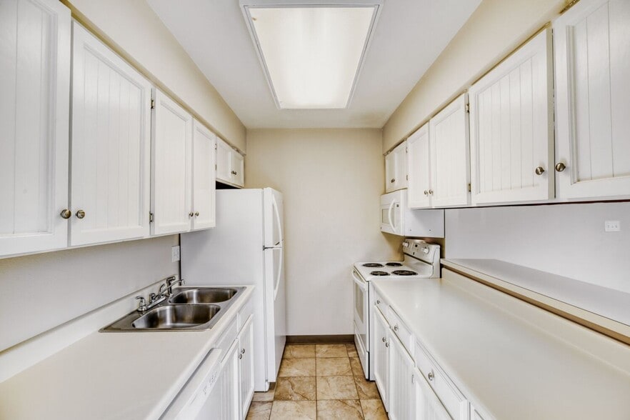 Building Photo - 8466 Everett Way