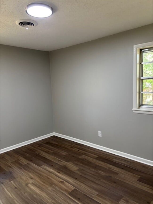 Building Photo - Renovated 3 Bedroom 1 Bath Home for Rent!