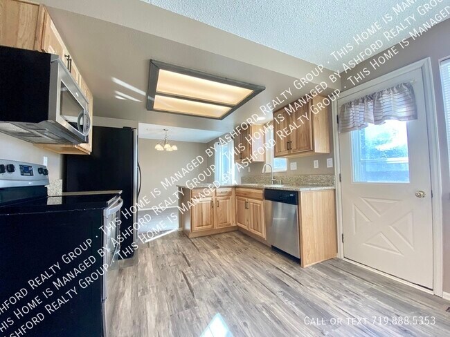 Building Photo - 8001 Horizon Dr