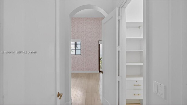 Building Photo - 622 Malaga Ave