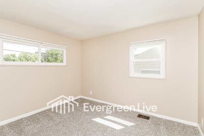 Building Photo - 3233 Lapland Dr