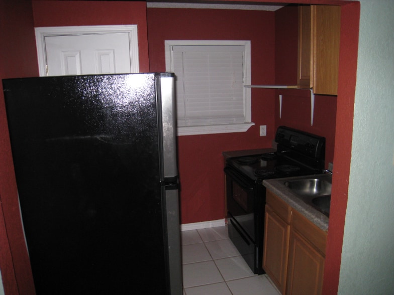 Building Photo - 1112 W 4th St