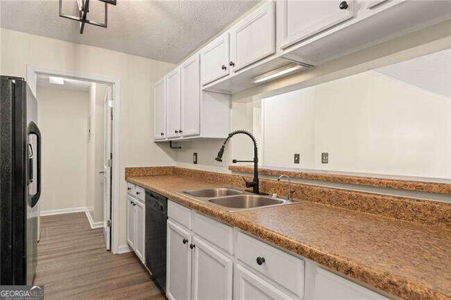 Building Photo - 523 Warm Springs Cir