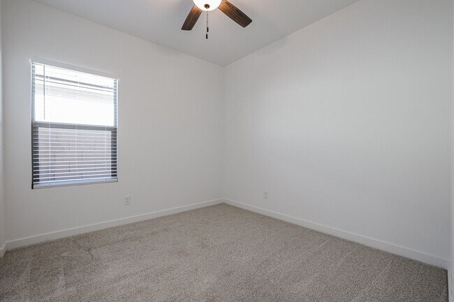 Building Photo - 4 Bedroom in Ambra Gated Community