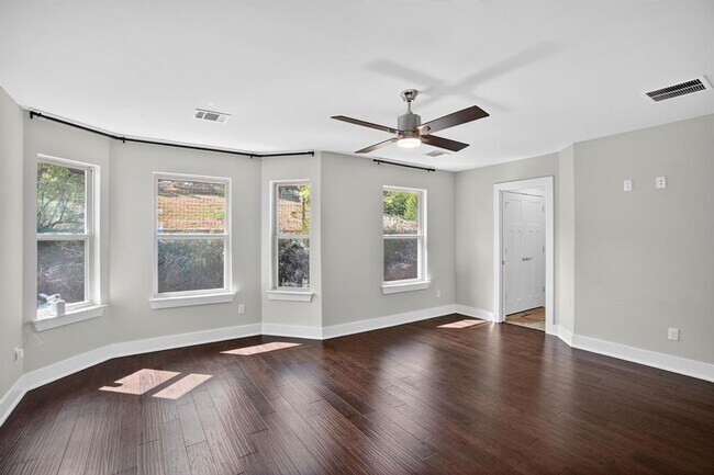 Building Photo - 10624 Lake Park Dr