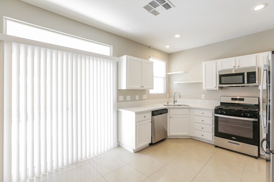 Building Photo - 8139 W Ficus Dr