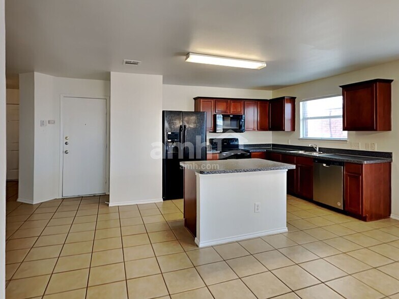 Building Photo - 9109 King Ranch Dr