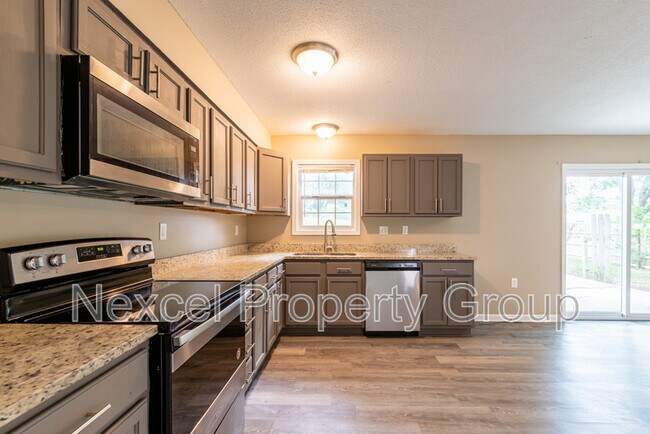 Building Photo - 2248 Colonial Hills Dr