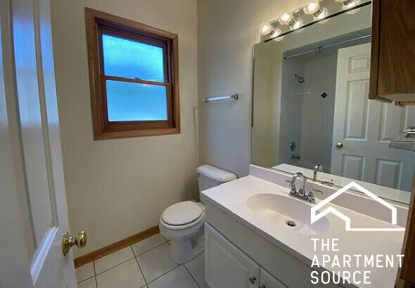 Building Photo - 1349 N Wolcott Ave