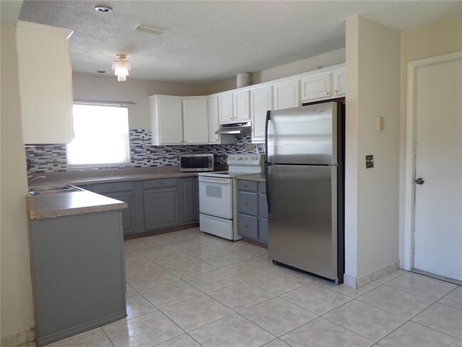 Building Photo - 721 Regent Cir S