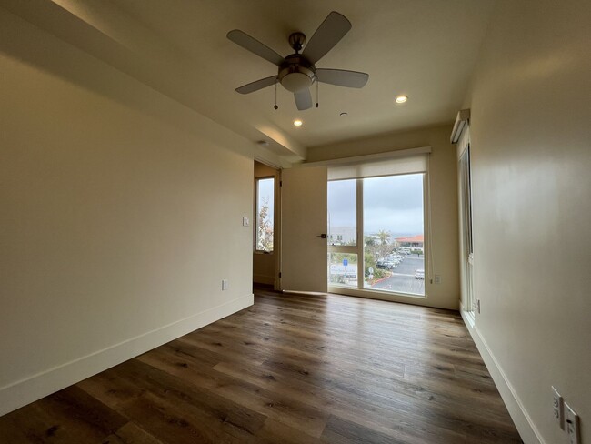 Building Photo - Modern 3BD/2.5BA in La Jolla! Private Doub...