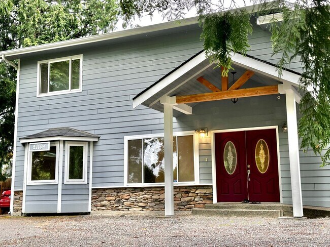 Building Photo - Rare Kent Gem, 3 BR | 3 BA | 2 DEN | 0.41 ...