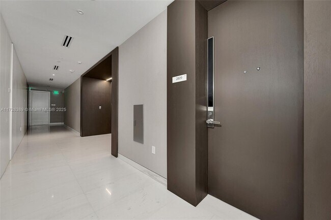 Building Photo - 300 Biscayne Blvd Way