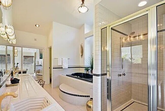 Building Photo - STUNNING LUXURY HOME WITH GORGEOUS SETTING IN WONDERFUL ORINDA!