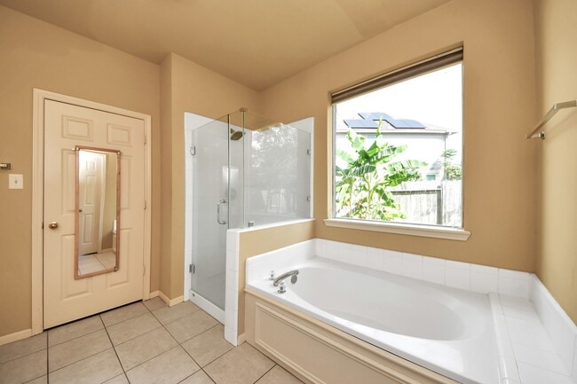 Building Photo - 1607 Parkview Ln