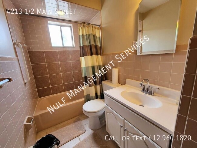 Building Photo - 4213 1/2 Main Street-