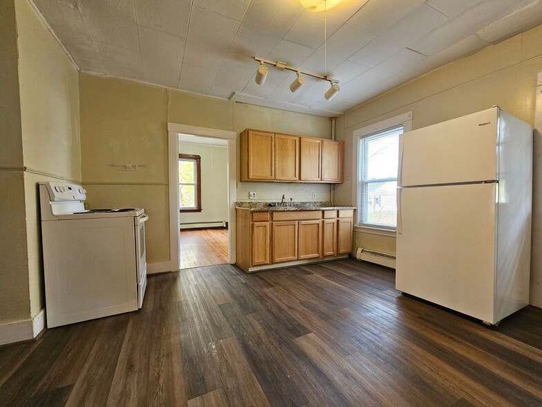 Building Photo - 13 Grove St