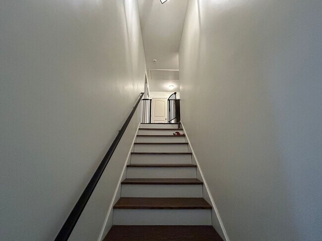 Building Photo - Bradley Point Residence for Rent - 4 Bedroom/2.5 Bath