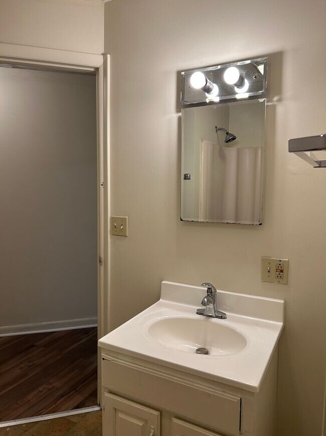 Building Photo - 624 Chestnut St